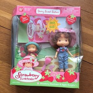 New Vintage 2002 Bandai Strawberry shortcake & Apple Dumpling Dolls
